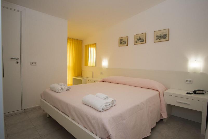 Hotel Delfino Marina di Camerota Exterior foto