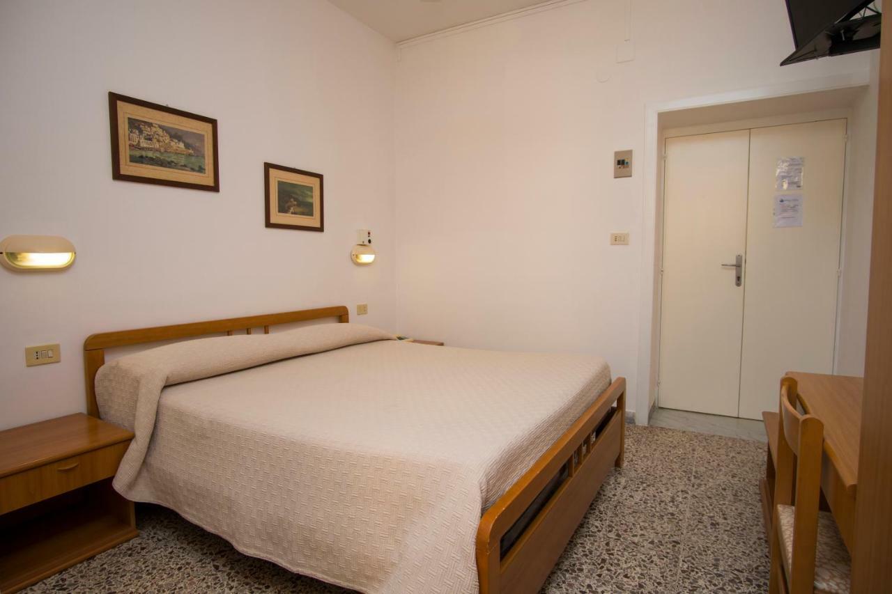 Hotel Delfino Marina di Camerota Exterior foto